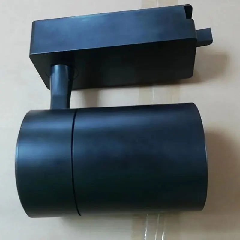 Commercial - grade Modern COB Track Lights for Stores. Available in power ratings of 15W, 20W, 30W, 35W, 36W, installed on rails.